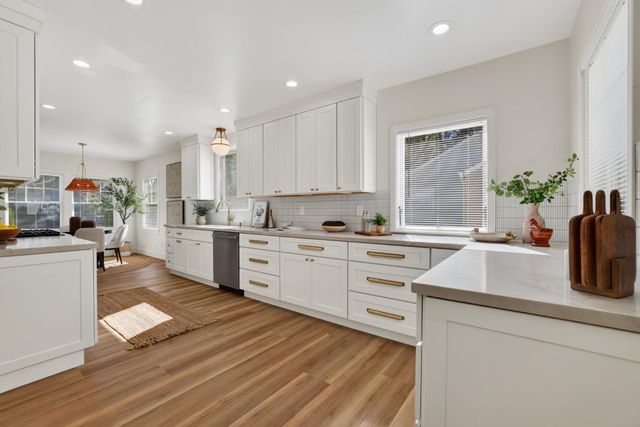 929 Swanston Dr, Sacramento, CA 95818