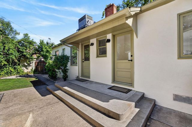 929 Swanston Dr, Sacramento, CA 95818