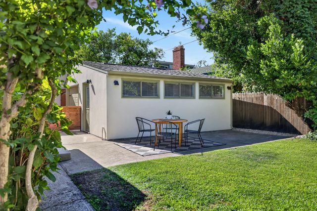 929 Swanston Dr, Sacramento, CA 95818