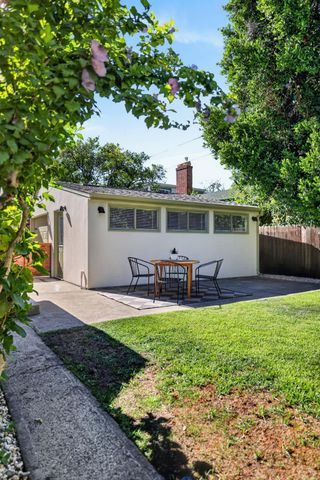 929 Swanston Dr, Sacramento, CA 95818