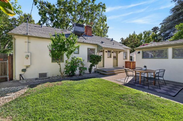 929 Swanston Dr, Sacramento, CA 95818