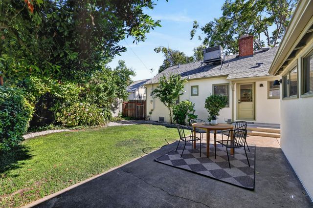 929 Swanston Dr, Sacramento, CA 95818