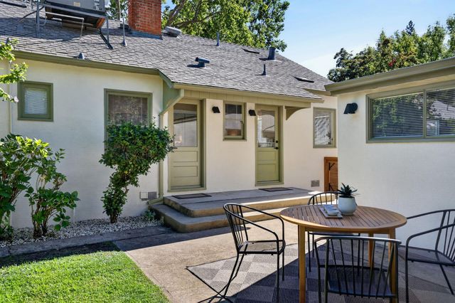 929 Swanston Dr, Sacramento, CA 95818