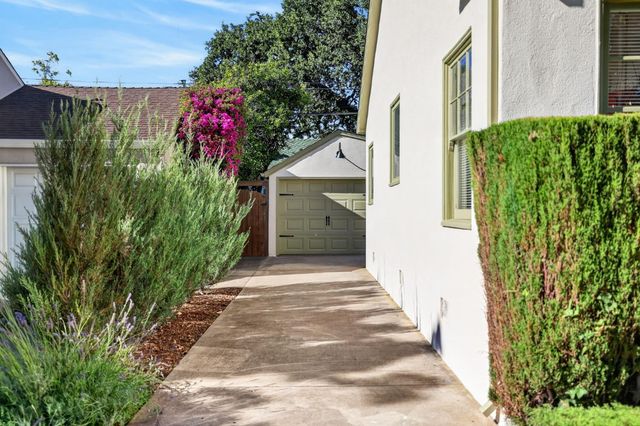 929 Swanston Dr, Sacramento, CA 95818