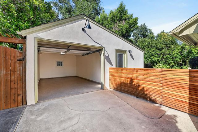 929 Swanston Dr, Sacramento, CA 95818