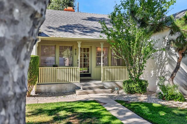 929 Swanston Dr, Sacramento, CA 95818
