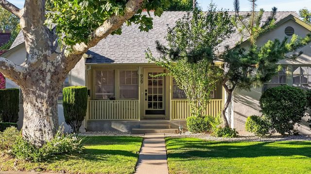 929 Swanston Dr, Sacramento, CA 95818