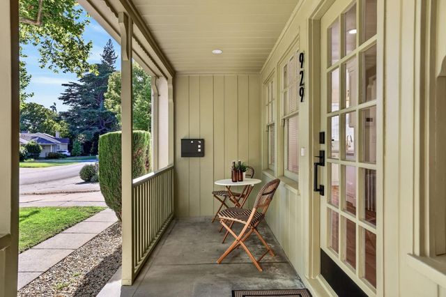 929 Swanston Dr, Sacramento, CA 95818
