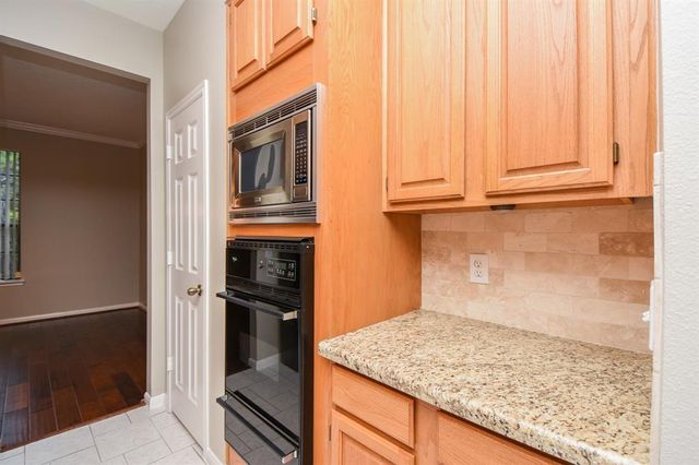 27 W Rumplecreek Place, Spring, TX 77381