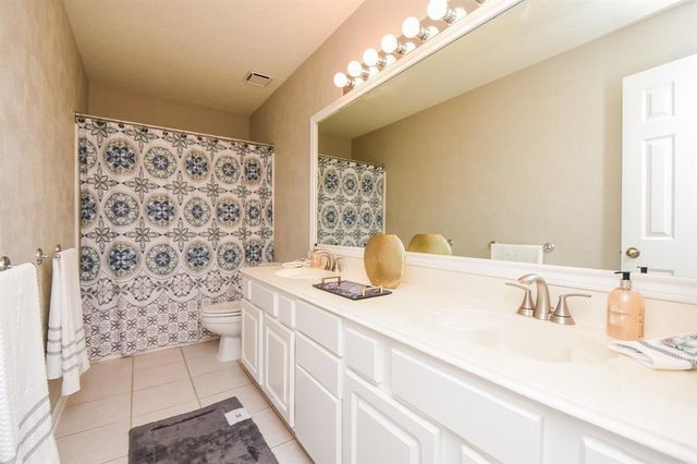 27 W Rumplecreek Place, Spring, TX 77381