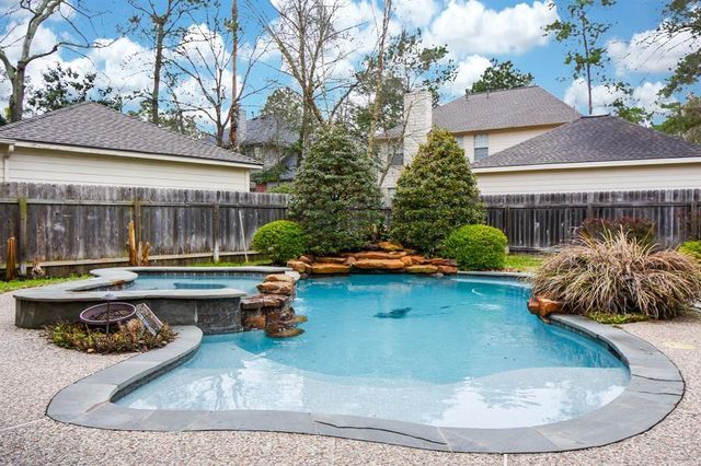 27 W Rumplecreek Place, Spring, TX 77381