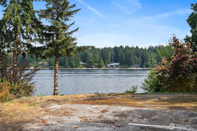 17274 Angeline Avenue South NE, Suquamish, WA 98392