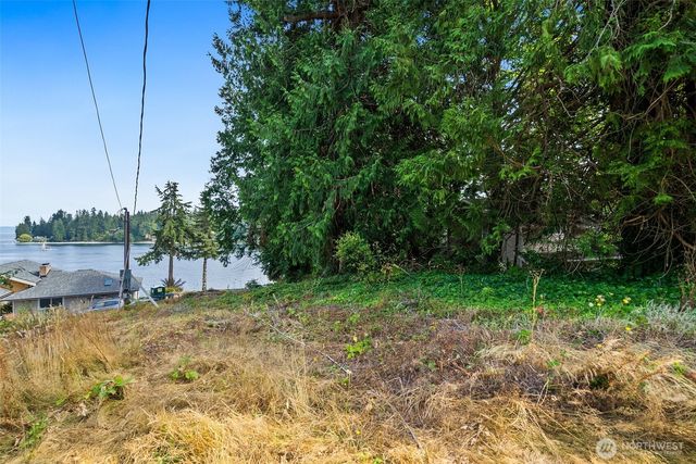 17274 Angeline Avenue South NE, Suquamish, WA 98392