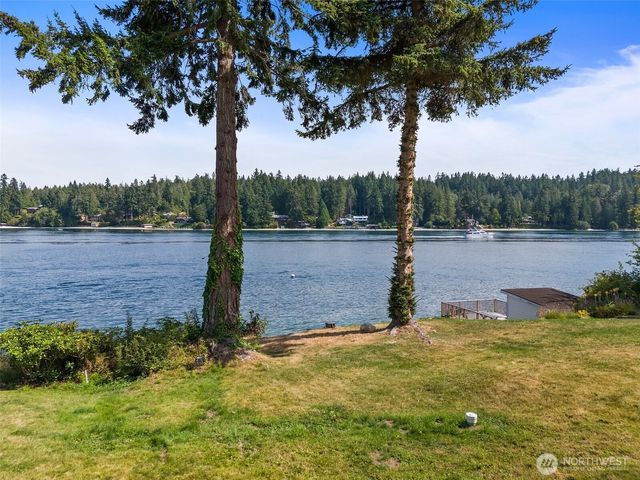 17274 Angeline Avenue South NE, Suquamish, WA 98392