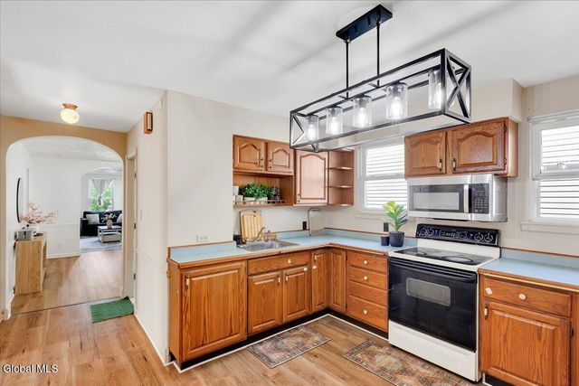 1831 Eastern Parkway, Schenectady, NY 12309