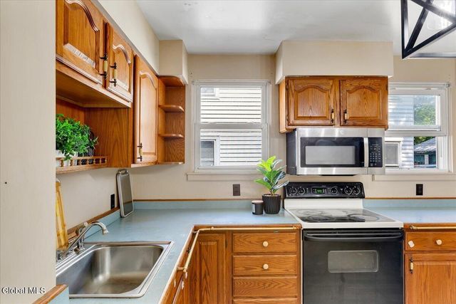 1831 Eastern Parkway, Schenectady, NY 12309