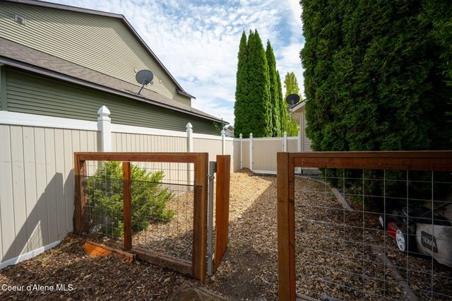 2547 W Blackberry LOOP, Hayden, ID 83835