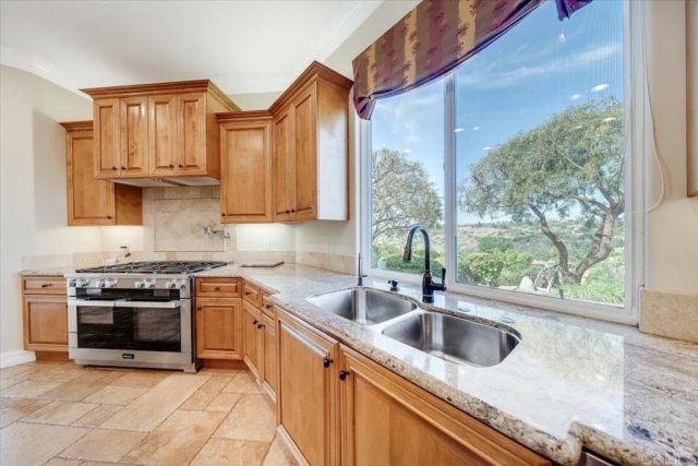 14106 Summit Crest, Escondido, CA 92025