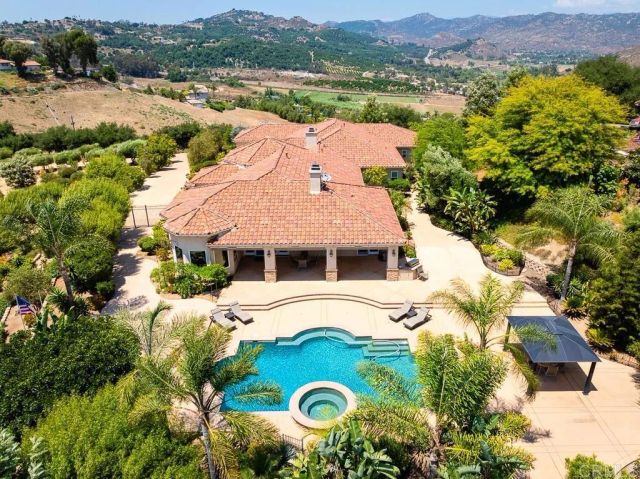14106 Summit Crest, Escondido, CA 92025