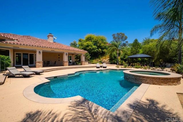 14106 Summit Crest, Escondido, CA 92025