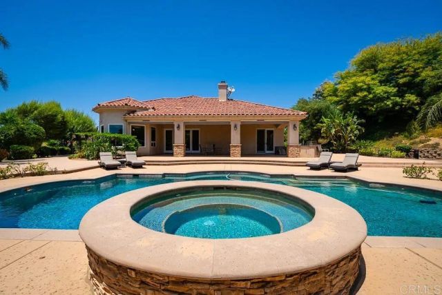 14106 Summit Crest, Escondido, CA 92025