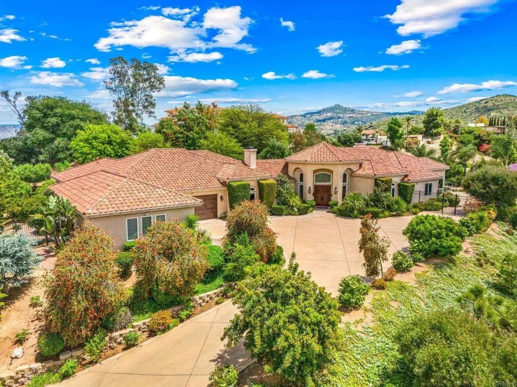 14106 Summit Crest, Escondido, CA 92025