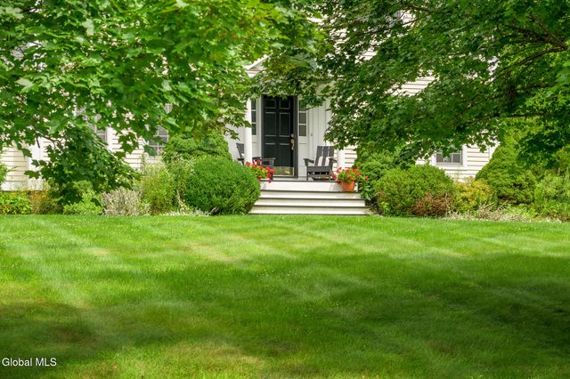 19 Presidential Drive, Kinderhook, NY 12106