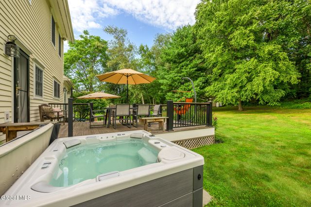 19 Presidential Drive, Kinderhook, NY 12106