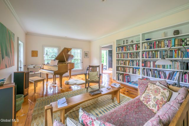 19 Presidential Drive, Kinderhook, NY 12106