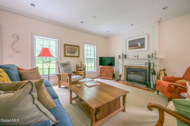 19 Presidential Drive, Kinderhook, NY 12106