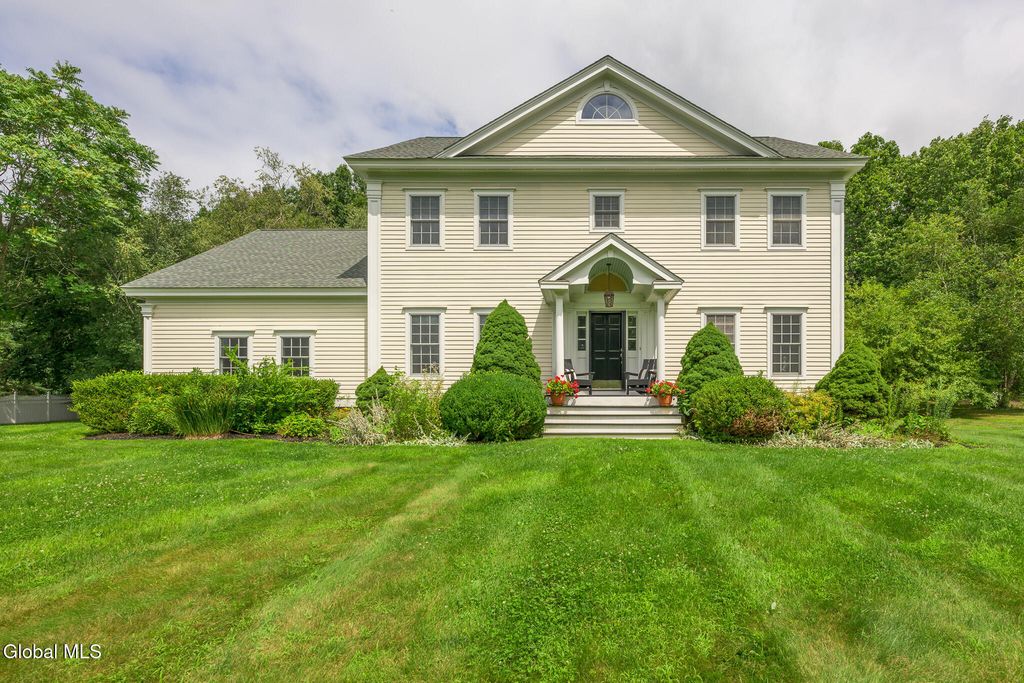 19 Presidential Drive, Kinderhook, NY 12106
