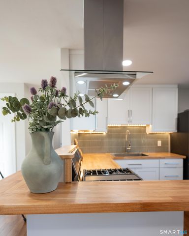 31 Cheryl Drive, Farmington, CT 06032