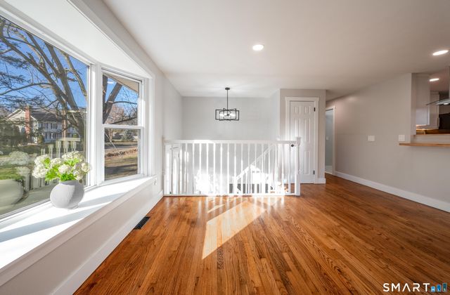 31 Cheryl Drive, Farmington, CT 06032