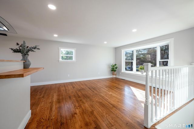 31 Cheryl Drive, Farmington, CT 06032