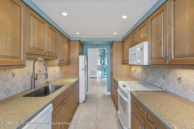 3546 S Ocean Boulevard 601, South Palm Beach, FL 33480