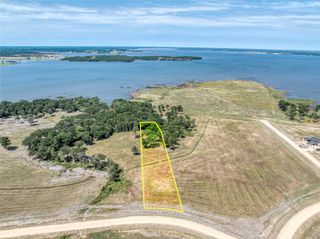 250 Lakewood Lane, Honey Grove, TX 75446
