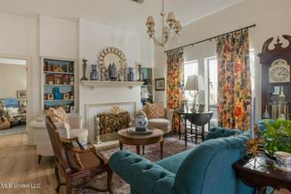 209 River Place, Jackson, MS 39211