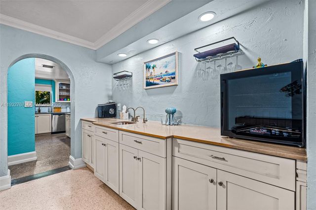 517 NE 2nd Pl, Dania Beach, FL 33004