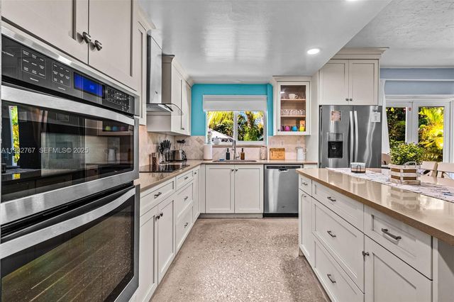 517 NE 2nd Pl, Dania Beach, FL 33004