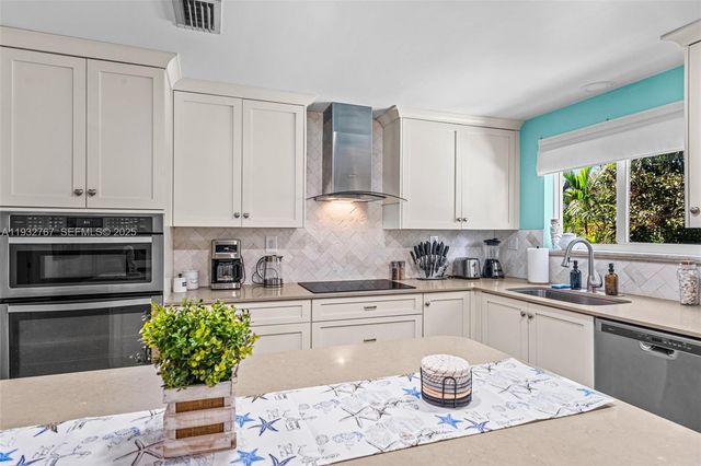 517 NE 2nd Pl, Dania Beach, FL 33004