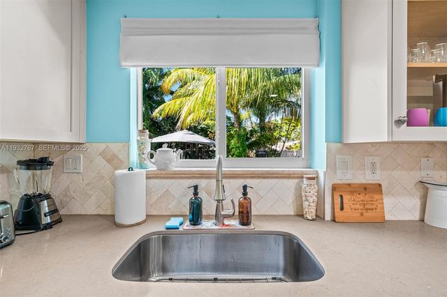 517 NE 2nd Pl, Dania Beach, FL 33004