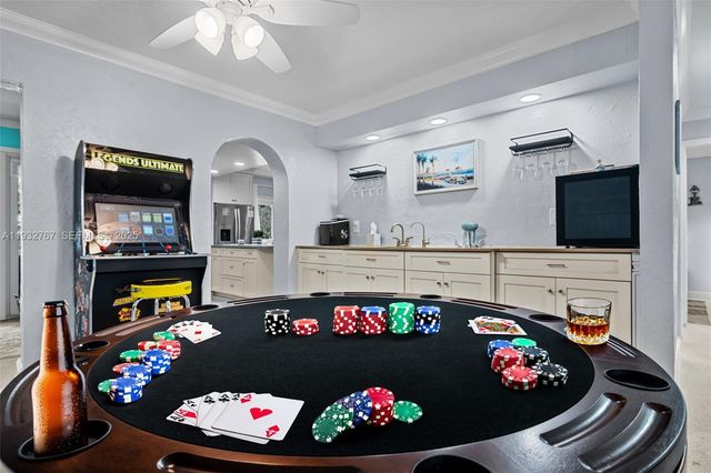 517 NE 2nd Pl, Dania Beach, FL 33004