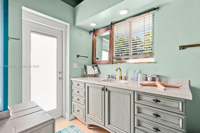 517 NE 2nd Pl, Dania Beach, FL 33004