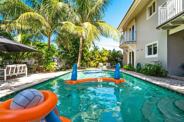 517 NE 2nd Pl, Dania Beach, FL 33004