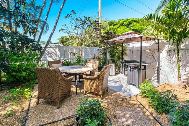 517 NE 2nd Pl, Dania Beach, FL 33004