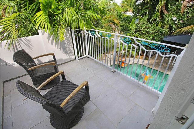 517 NE 2nd Pl, Dania Beach, FL 33004