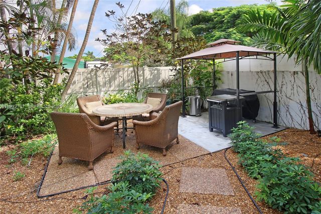 517 NE 2nd Pl, Dania Beach, FL 33004