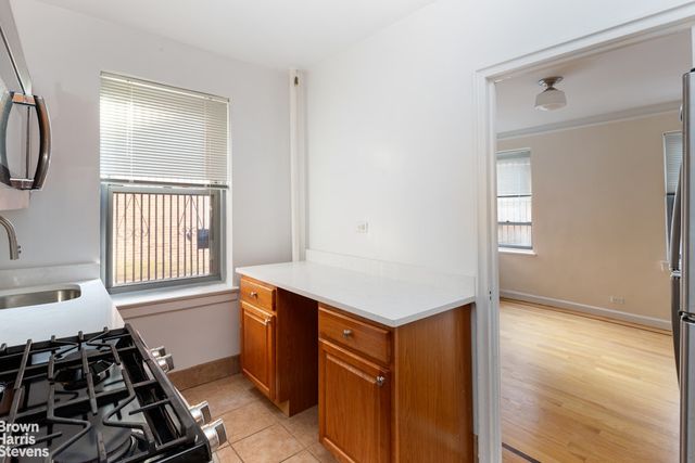4445 Post Rd Apt 3B, New York City, NY 10471