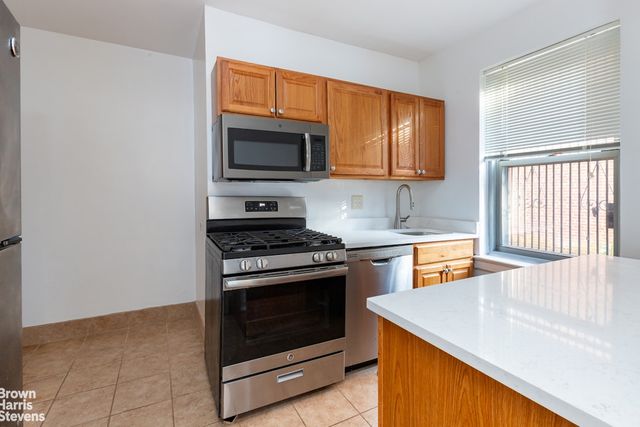 4445 Post Rd Apt 3B, New York City, NY 10471