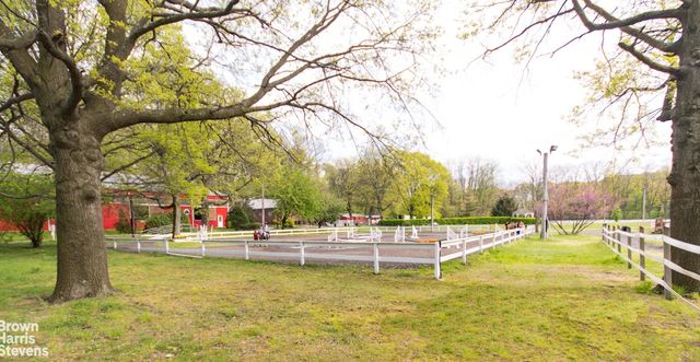 4445 Post Rd Apt 3B, New York City, NY 10471